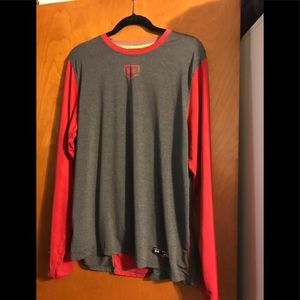 Men’s under armor red and gray long sleeve shirt